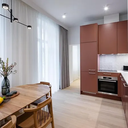 Apartamento Bright & Modern In Historic Raina Blvd Building I Near Park & Old Town