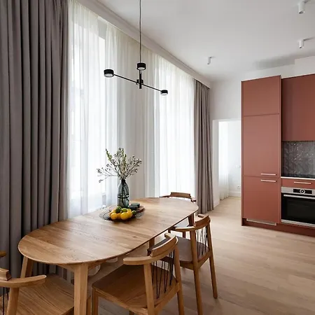 Apartamento Bright & Modern In Historic Raina Blvd Building I Near Park & Old Town